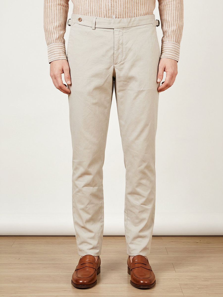 Man wearing cream cotton chinos by Santamaria